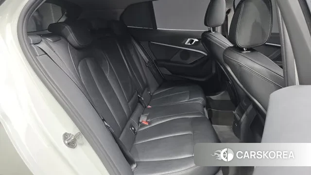 BMW 1 Series (F40) 2021 Белый из Кореи, фото 3