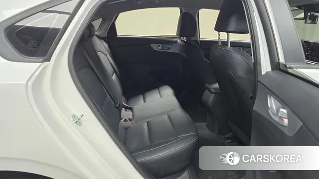 Kia The New K3 2nd generation 2023 Белый из Кореи, фото 3