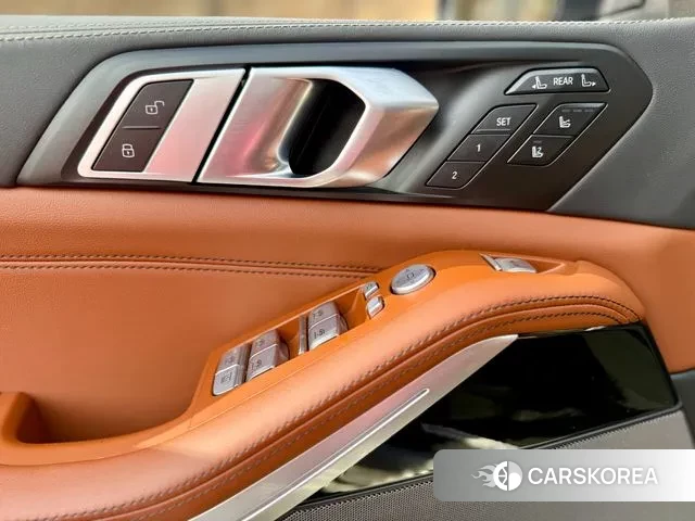 BMW X7 (G07) 2023 Черный из Кореи, фото 3