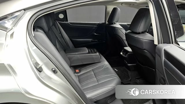 Lexus ES300h 7th generation 2022 Серебристо-серый из Кореи, фото 3