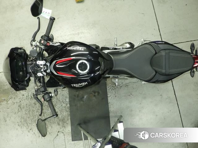 Проданный Triumph STREET TRIPLE 765 RS 2017 из Японии