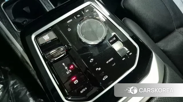 BMW 7 Series (G70) 2023 Черный из Кореи, фото 3