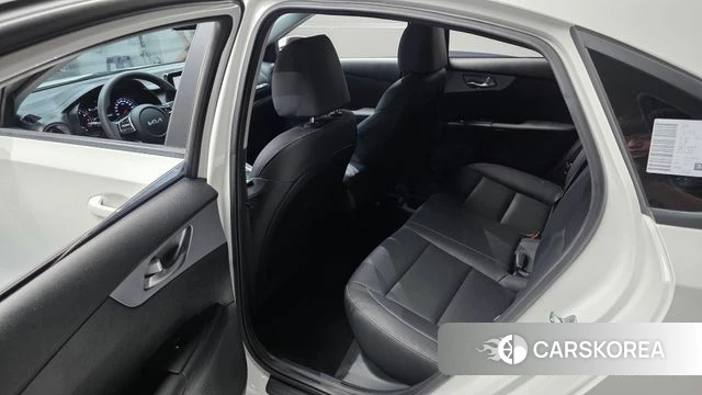 Kia The New K3 2nd generation 2022 Белый из Кореи, фото 3
