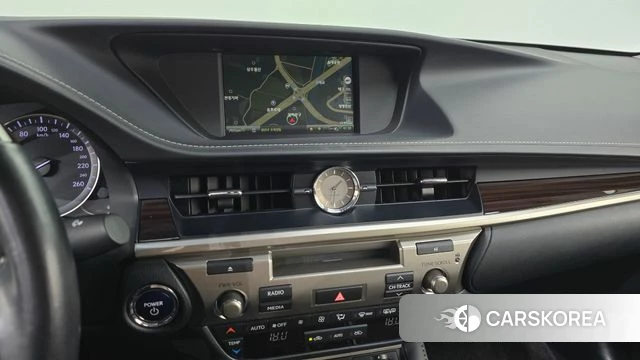 Lexus New ES300h 2018 Серебристо-серый из Кореи, фото 3