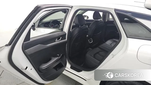 Kia K5 3rd generation 2023 Белый из Кореи, фото 3