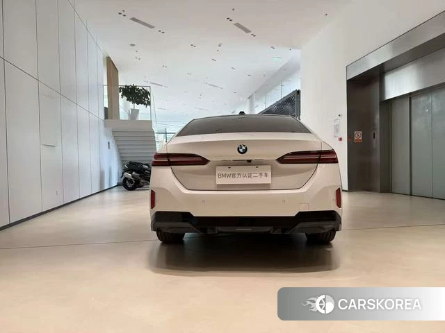 BMW 5 series 2024 Белый из Китая, фото 3