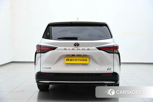 Toyota Saina 2025 Белый из Китая, фото 3