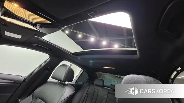 BMW 5 Series (G30) 2023 Белый из Кореи, фото 3