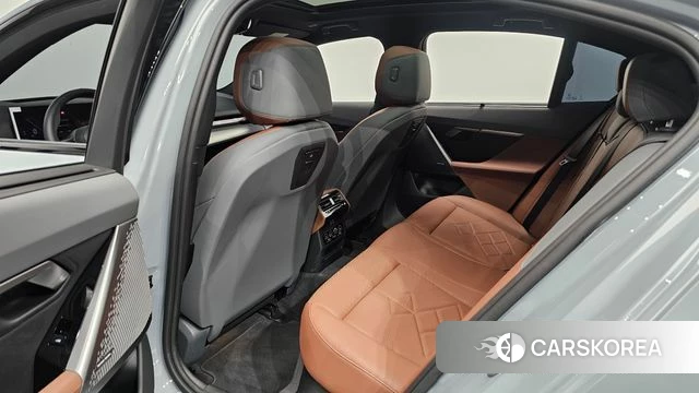 BMW 5 Series (G60) 2025 Серебристо-серый из Кореи, фото 3