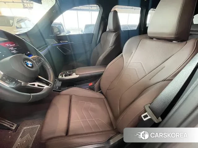 BMW X1 (U11) 2025 Песочный из Кореи, фото 3