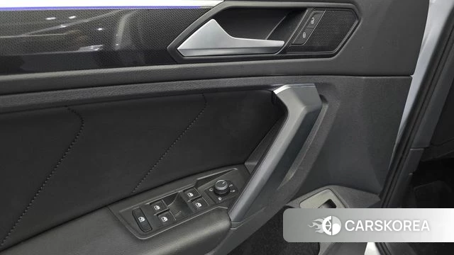 Volkswagen Tiguan second Generation 2023 Серебряный из Кореи, фото 3