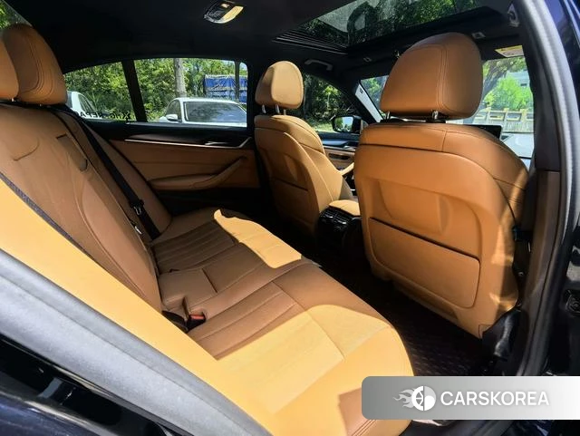 BMW 5 series (imported) 2021 Серебристо-серый из Китая, фото 3