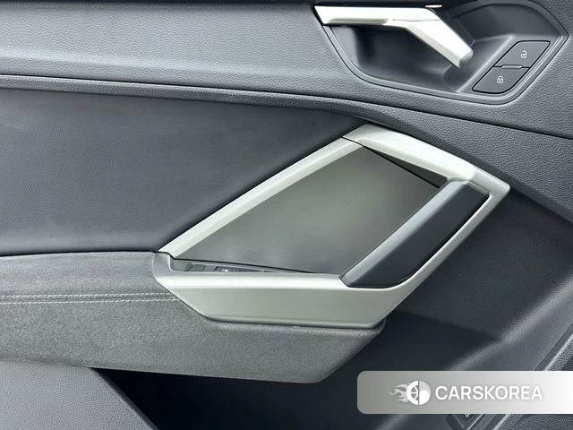 Audi Q3 2023 Темно-серый из Китая, фото 3