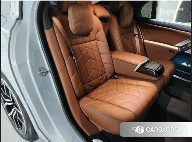 BMW 7 Series (G70) 2024 Небесно-голубой из Кореи, фото 3