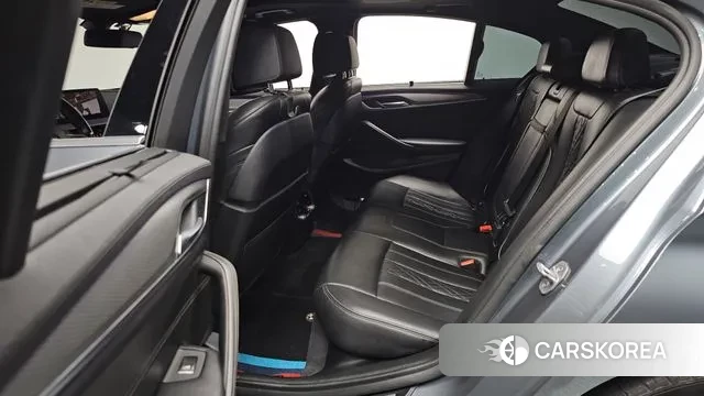 BMW 5 Series (G30) 2019 Цвет галактики из Кореи, фото 3