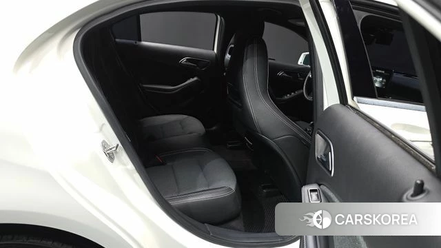 Mercedes-Benz A-Class W176 2018 Белый из Кореи, фото 3