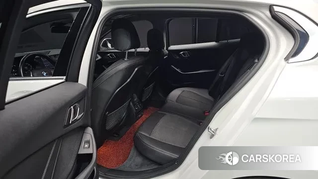 BMW 1 Series (F40) 2023 Белый из Кореи, фото 3