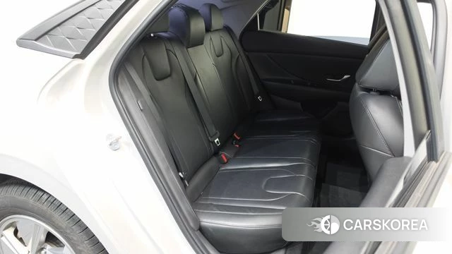 Hyundai The New Avante (CN7) 2023 Серебристо-серый из Кореи, фото 3