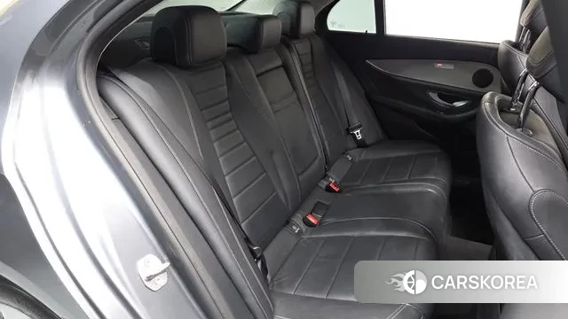 Mercedes-Benz E-Class W213 2018 Серый из Кореи, фото 3