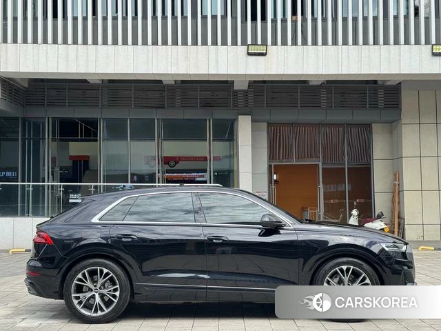 Audi Q8 2021 Черный из Китая, фото 3