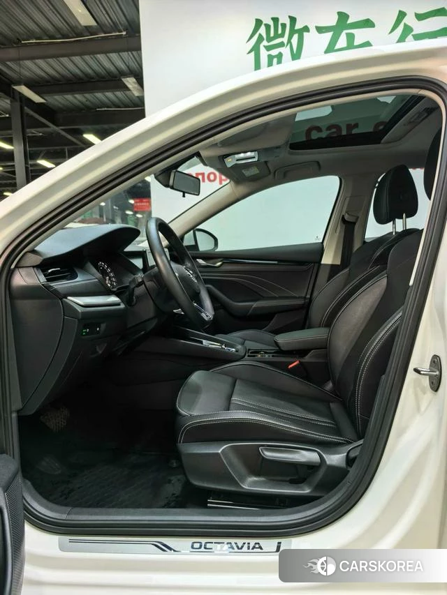 Skoda Octavia 2022 Белый из Китая, фото 3