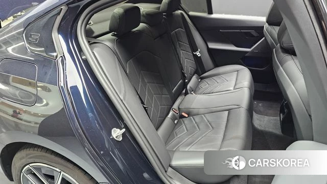 BMW 5 Series (G60) 2025 Синий из Кореи, фото 3