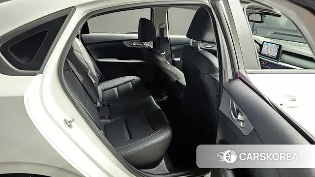 Kia The New K3 2nd generation 2021 Белый из Кореи, фото 3