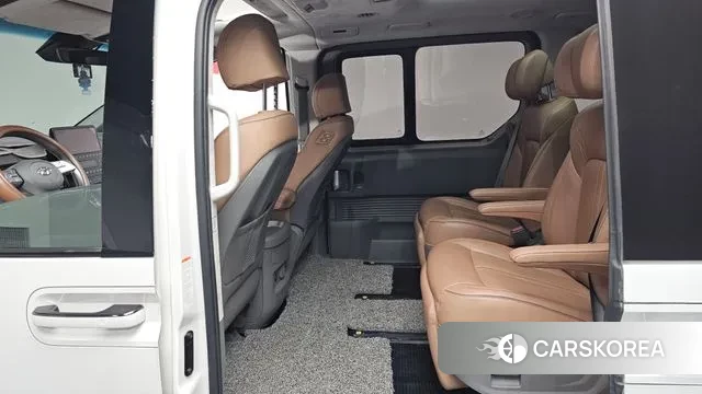 Hyundai Staria 2023 Белый из Кореи, фото 3