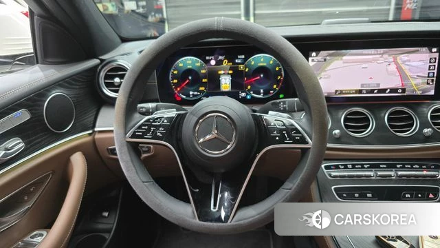 Mercedes-Benz E-Class W213 2023 Белый из Кореи, фото 3