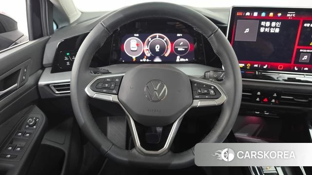 Volkswagen Golf 8th Generation 2025 Черный из Кореи, фото 3