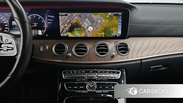 Mercedes-Benz E-Class W213 2018 Белый из Кореи, фото 3