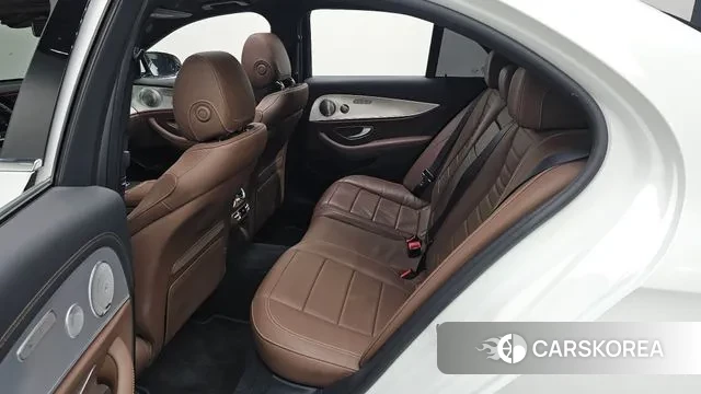 Mercedes-Benz E-Class W213 2021 Белый из Кореи, фото 3