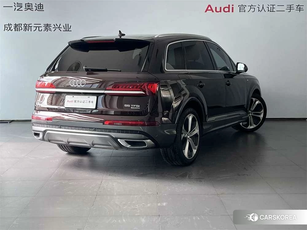 Audi Q7 2020 Черный из Китая, фото 3