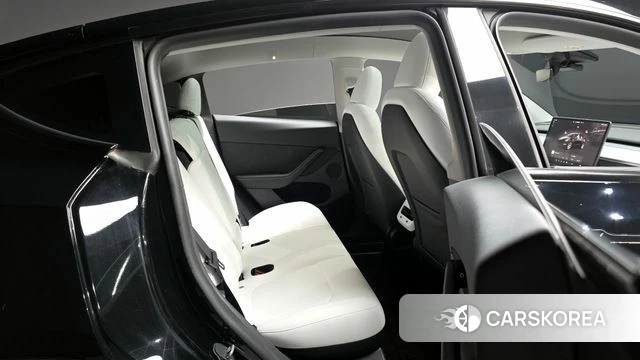 Tesla Model Y 2023 Черный из Кореи, фото 3