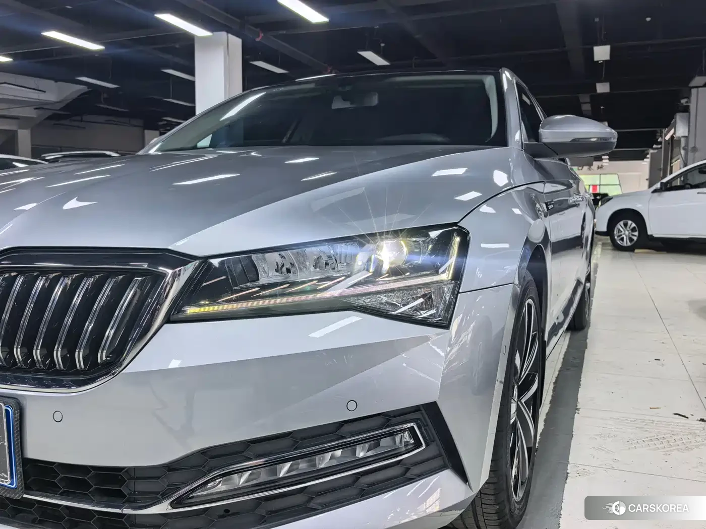 Skoda Superb 2023 Silver/gray из Китая, фото 3
