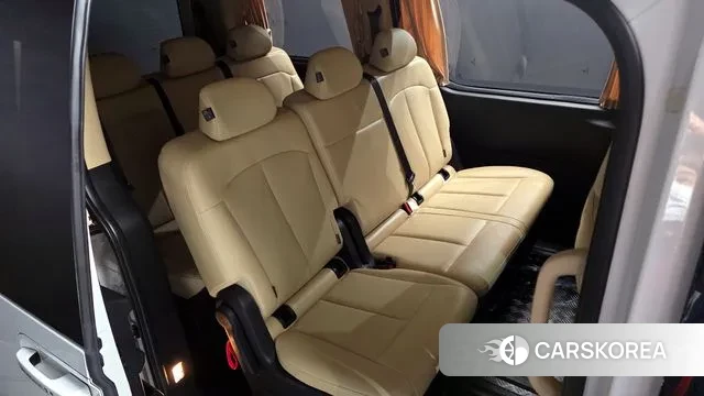 Hyundai Staria 2023 Белый из Кореи, фото 3