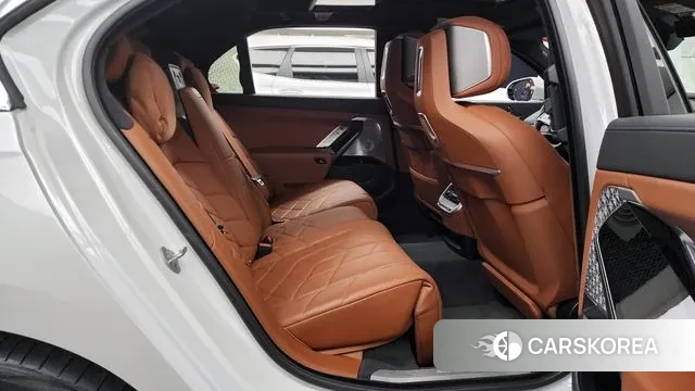 BMW i7 (G70) 2023 Белый из Кореи, фото 3