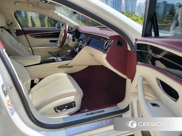 Bentley Flying Spur 3rd Generation 2021 Белый из Кореи, фото 3