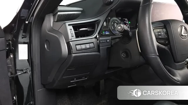 Lexus ES300h 7th generation 2025 Черный из Кореи, фото 3