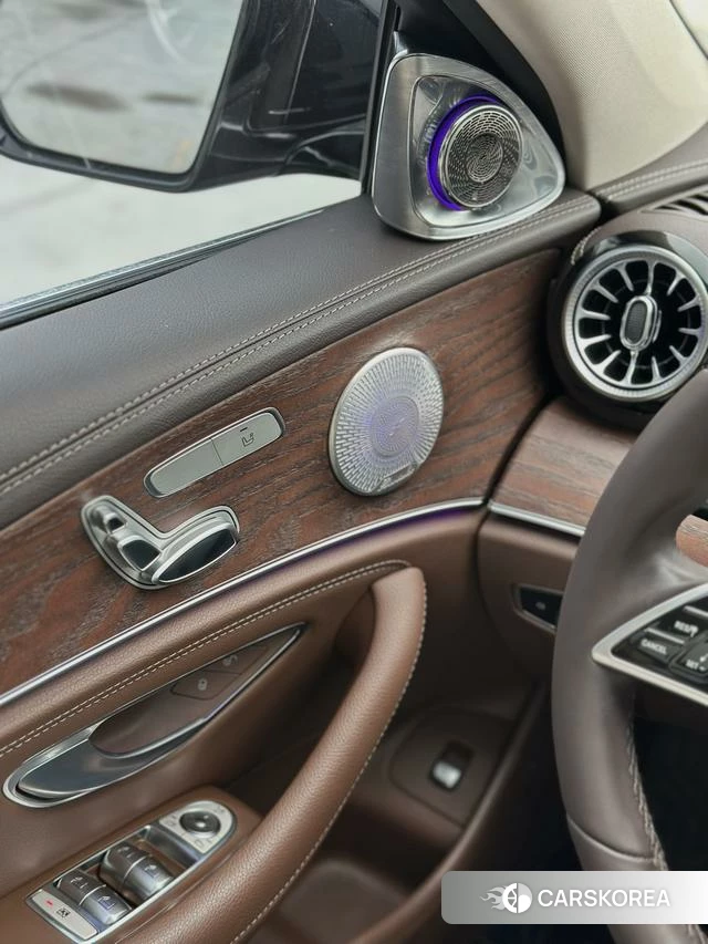 Mercedes-Benz E-class 2023 Черный из Китая, фото 3