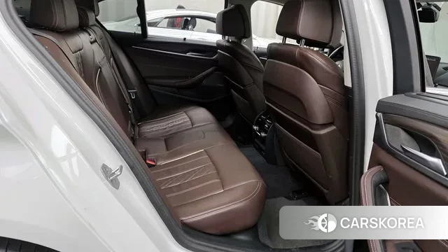 BMW 5 Series (G30) 2023 Белый из Кореи, фото 3