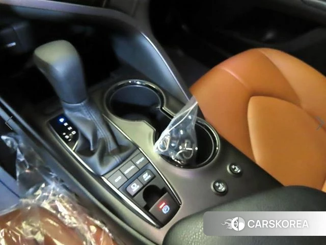 Toyota Camry (XV70) 2022 Серый из Кореи, фото 3