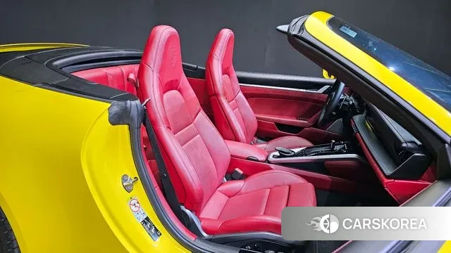 Porsche 911(992) 2021 Желтый из Кореи, фото 3