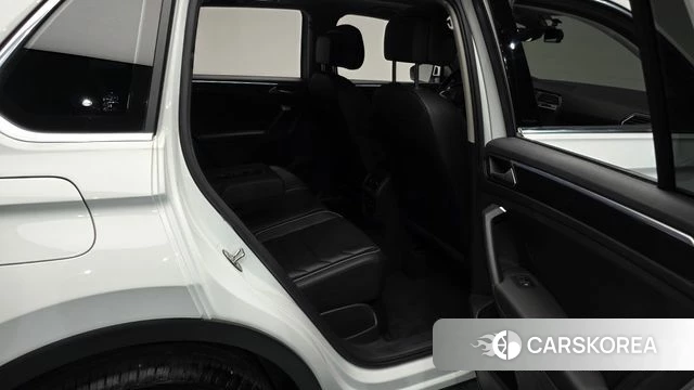 Volkswagen Tiguan second Generation 2024 Белый из Кореи, фото 3