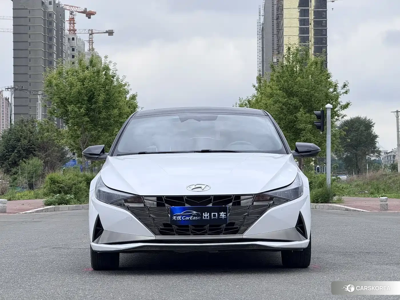Hyundai Elantra 2023 Белый из Китая, фото 3