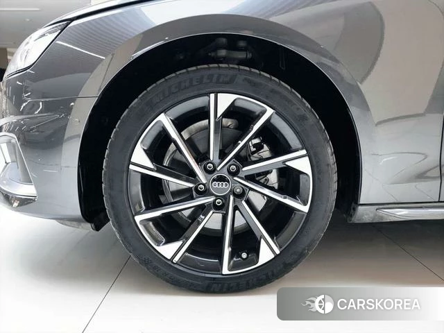 Audi A4L 2022 Темно-серый из Китая, фото 3