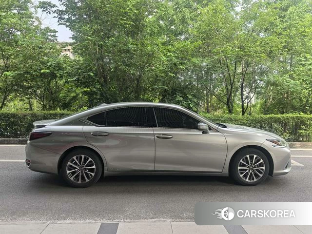 Lexus ES 2021 Серебристо-серый из Китая, фото 3