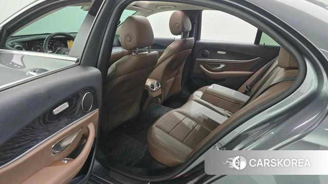 Mercedes-Benz E-Class W213 2018 Серый из Кореи, фото 3