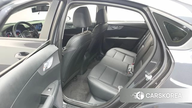 Kia The New K3 2nd generation 2023 Серый из Кореи, фото 3
