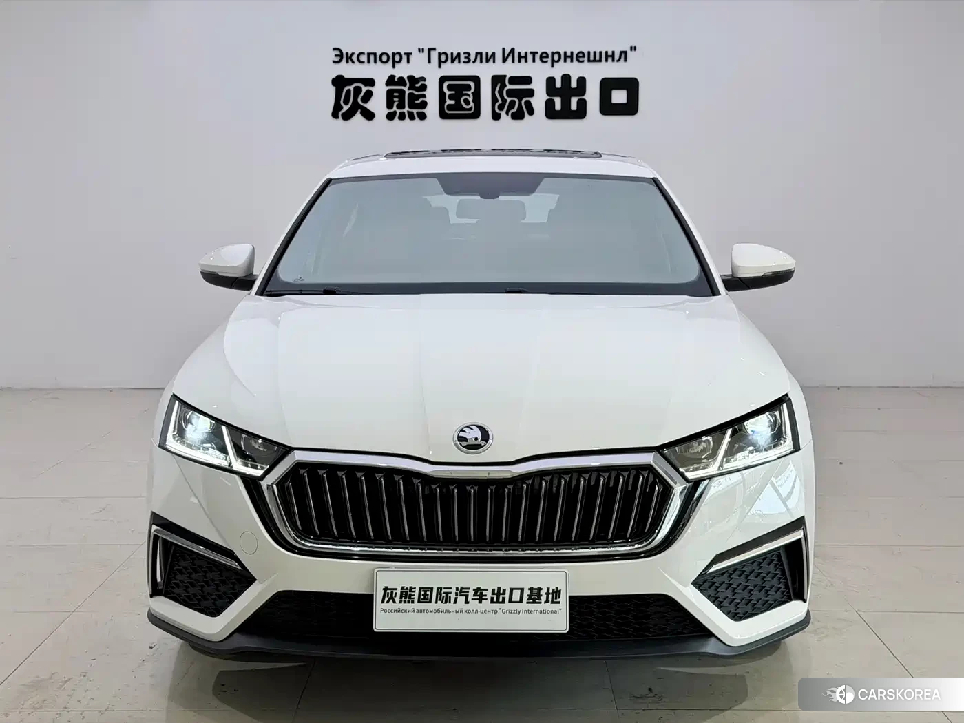 Skoda Octavia 2023 Белый из Китая, фото 3